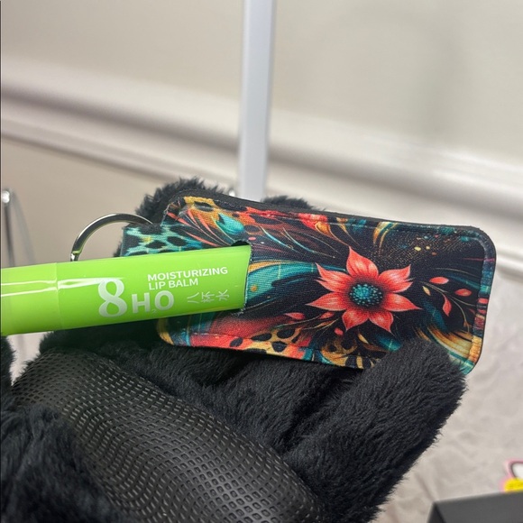 🔥HELLO KITTY LIP-CARE: LIPGLOSS, LIP BALM BUNDLE - Picture 7 of 12